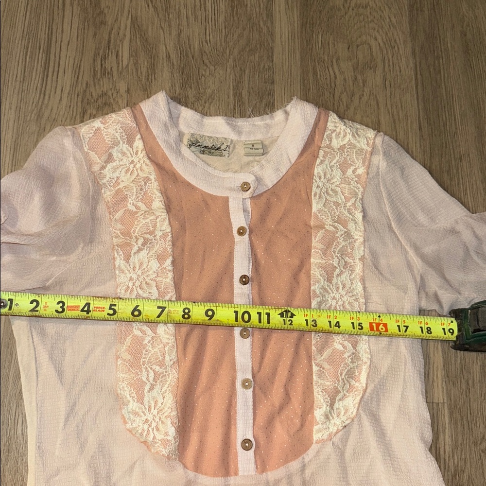 Gimmicks by BKE Pink and Cream Top - Picture 5 of 5